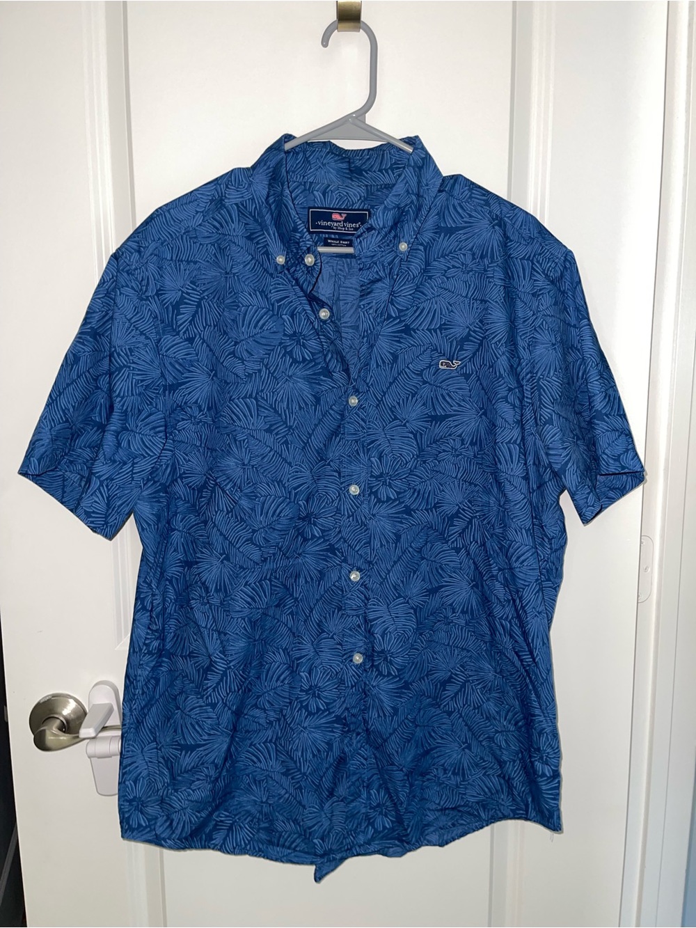 Vineyard Vines Men’s Blue Leaf-Print Short-Sleeve Button-Down Shirt